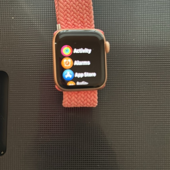 Apple Series 4 iWatch - Picture 4 of 7